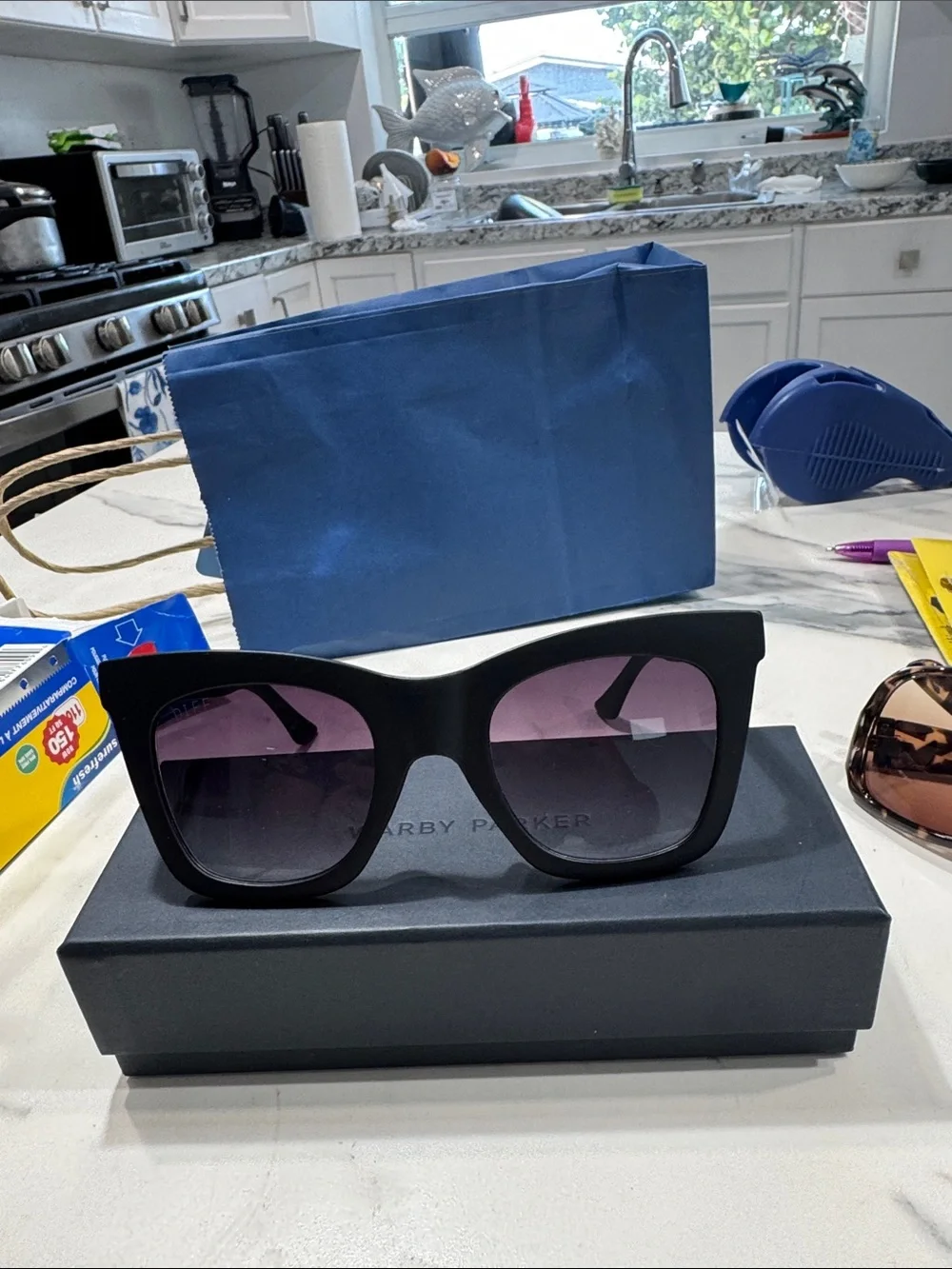 LT DIFF  Black Oversized Sunglasses with Purple Gradient Lenses